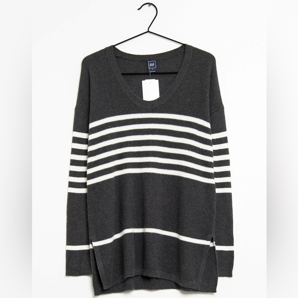 GAP Dark Gray Long Sleeve V-Neck Knit Size Extra Small XS White Jumper Sweater